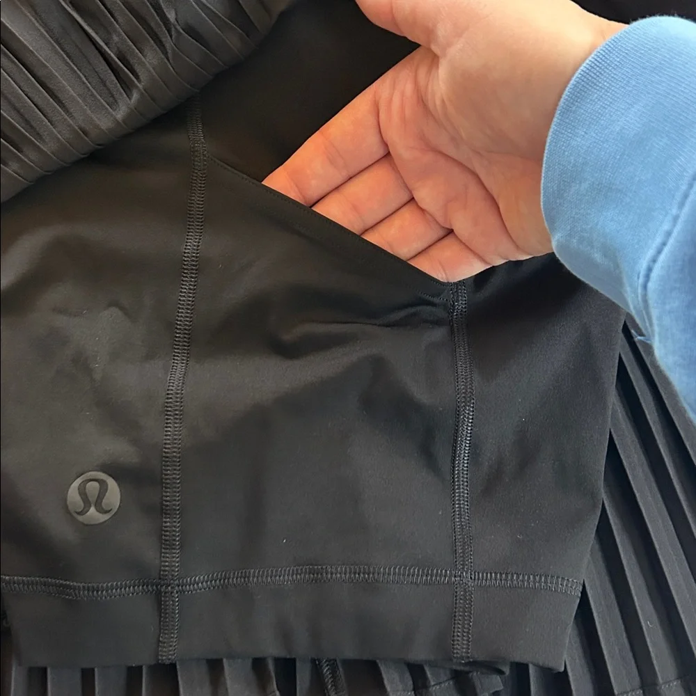 Lululemon Varsity High Rise Pleated Tennis Skirt Size 6 Black‎